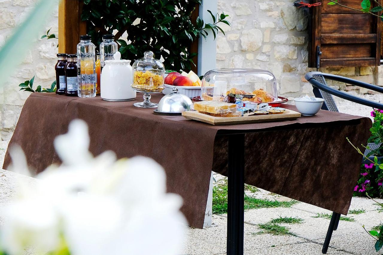 Casale Le Orme Bed and Breakfast Todi Eksteriør billede